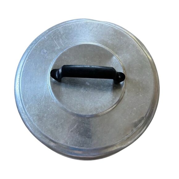 Vintage Regal Ware 1950’s Aluminum Cake Cover With Base - Picture 5 of 8